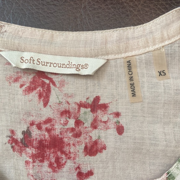 Gorgeous blouse from Soft Surrounding! Floral print, long sleeves, size XS. - Picture 4 of 11